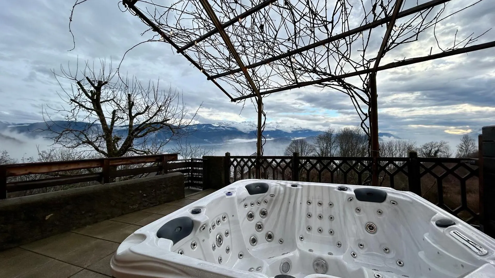 فيلا Au Pied De L'Arcluse - Clim Parking Terrasse - Clg Savoie Saint-Pierre-dʼAlbigny بيت للعطل